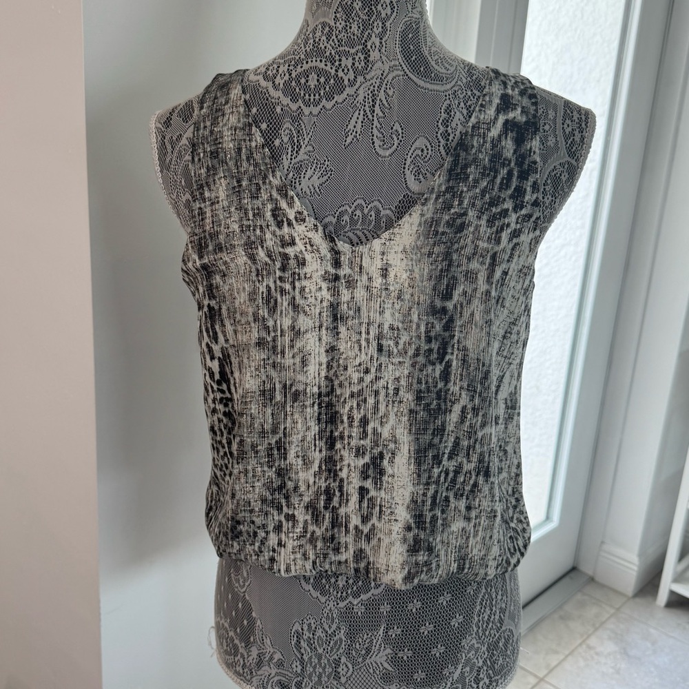 Allison Joy Black and Cream V-Neck Sleeveless Tank